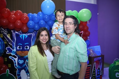 Rafael feliz en su piñata de sexto cumpleaños ofrecida por sus papás Samantha Meléndez y Rafael Chávez (EL SIGLO DE TORREÓN/EDDIE RUIZ) 