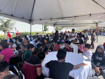 Más de 300 pequeños de La Laguna disfrutaron del festejo (CORTESÍA)