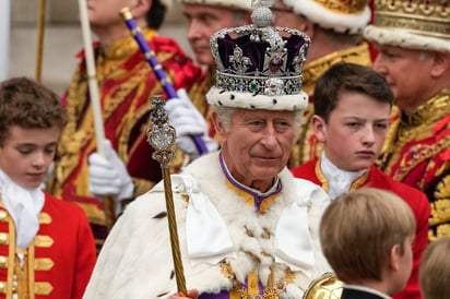 Carlos III saludó a la población. (AP)