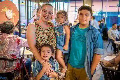 Evy, Ivana, Renata y Ernesto Calvillo Albores (EL SIGLO DE TORREÓN/EDDIE RUIZ)