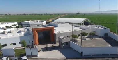 El Instituto Eduardo Tricio Gómez, famoso por fomentar la excelencia matemática, desempeñó un papel clave en la formación del talento de Regina.