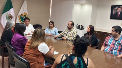 Las autoridades estatales, encabezadas por David Flores, establecieron una mesa de diálogo con el grupo de manifestantes 
 (VAYRON INFANTE)