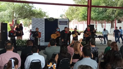 Se contó con la participación de un mariachi que entonó las mañanitas. (Foto: RENÉ ARELLANO / EL SIGLO COAHUILA)