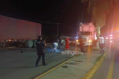 Las personas fallecidas iban en una camioneta Ford Explorer, en color blanco.
