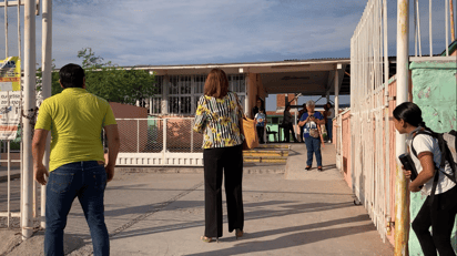 Madres de familia señalan que sus hijos han presentado golpes de calor. (Foto: SERGIO A. RODRÍGUEZ / EL SIGLO COAHUILA)