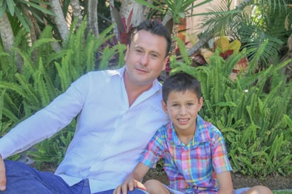 Héctor Iván González con su hijo Max González Romo. 