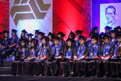 Muy emotiva resultó la ceremonia de graduación de la Preparatoria La Salle Torreón (CORTESÍA)