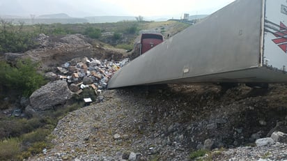 El chofer del vehículo se reporta grave. (EL SIGLO COAHUILA)