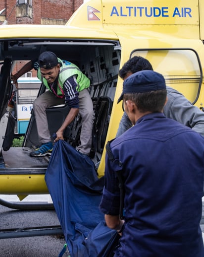 Los turistas mexicanos fallecidos en este accidente de helicóptero cerca del Everest formaban parte de una misma familia, conformada por la pareja de esposos y sus tres hijos.
