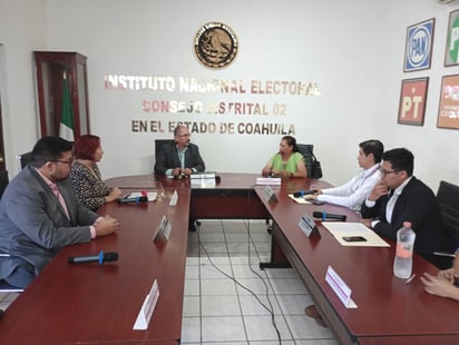 Se llevó a cabo una reunión con las autoridades del 02 junta distrital del INE con cabecera en San Pedro. (Foto: MARY VÁZQUEZ / EL SIGLO COAHUILA)