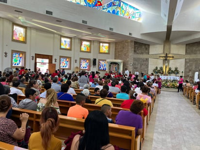 Se desbordó el fervor hacia el Divino Niño Jesús en el templo, que se lleva su nombre ubicado en el fraccionamiento Santa Rosa