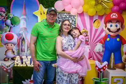 Octavio Quiñones y Tere Chapa le organizaron divertido festejo a su hija Ana Sofi Quiñones.
