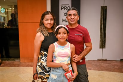 Heidy Carrillo, Regina y Luis Alfonso Mendoza.