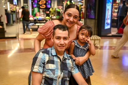 José Eduardo Ramírez, Jessica Martínez y la pequeña Eli (EL SIGLO DE TORREÓN/EDDIE RUIZ)