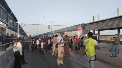 El cierre fue ocasionado por el ingreso violento de un grupo de más de 40 migrantes. (Foto: RENÉ ARELLANO / EL SIGLO COAHUILA)