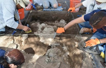 Hallaron los restos afuera de la llamada Casa Colorada, a 80 metros del Templo Mayor de esta zona. (EL SIGLO DE DURANGO)