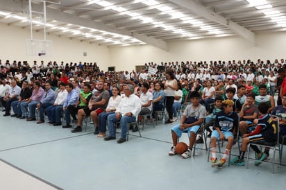 Hoy viernes se oficializó la entrega de la remodelación del gimnasio. (VAYRON INFANTE)