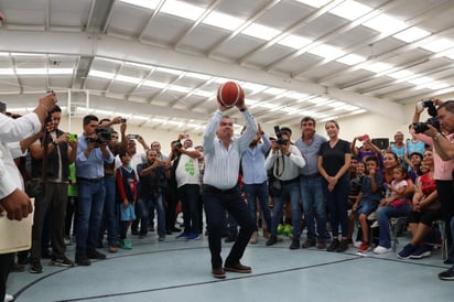 Hoy viernes se oficializó la entrega de la remodelación del gimnasio. (VAYRON INFANTE)