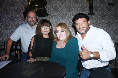 Óscar Treviño, Guillermina Sapiens, Rebeca Guerrero y Raúl Gómez (EL SIGLO DE TORREÓN/FERNANDO COMPEÁN)