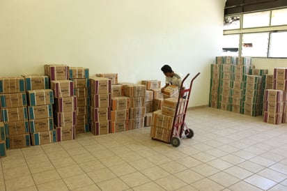 En la escuela primaria Cuauhtémoc, se almacenaron todos los libros de texto de la zona escolar No. 2, que atiende 9 planteles. (VAYRON INFANTE)