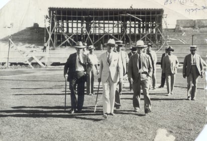 El estadio de la Revolución fue inaugurado con más de 30 mil personas durante el 15 de septiembre de 1932, poniendo a Torreón en la mira de todo México. (CORTESÍA)