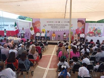 La ceremonia fue encabezada por el gobernador del estado quien estuvo acompañado de Norma Lucille Treviño Galindo, presidenta municipal de Piedras Negras. (Foto: RENÉ ARELLANO / EL SIGLO COAHUILA)