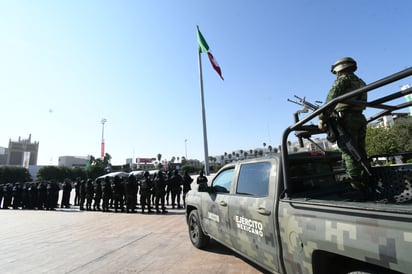 El acto se enmarca en el 213 aniversario de la lucha de Independencia. (Foto: FERNANDO COMPEÁN / EL SIGLO DE TORREÓN)