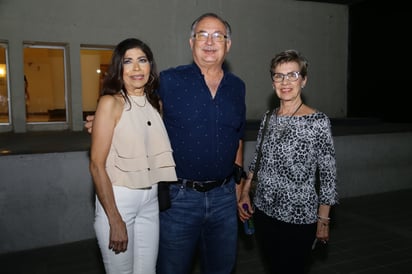 Alejandra Rubio, Felipe de Jesus Reyes y Graciela Reyes (EL SIGLO DE TORREÓN/ENRIQUE CASTRUITA)
