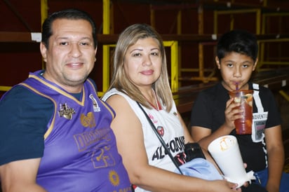 Alejandro Navarro González, Rosa María Quiñónez y Sonny Navarro Quiñónez (EL SIGLO DE TORREÓN/FERNANDO COMPEÁN)
