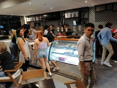 Fue inaugurada la primera de las trescientas cafeterías que la empresa Java Times Café estará abriendo durante los próximos meses en todo el país.