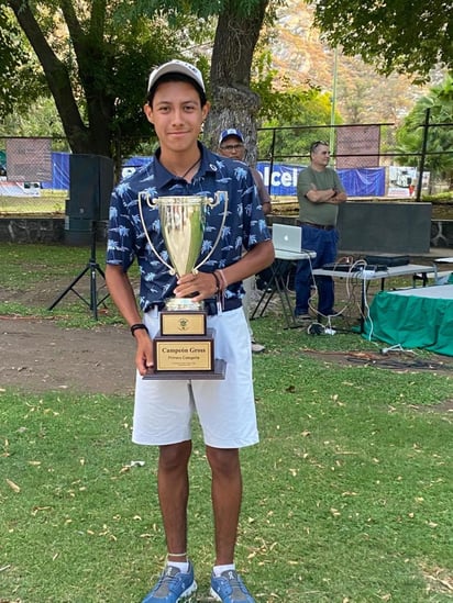 Pável Casas se coronó campeón absoluto en el torneo de golf.