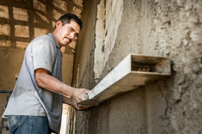 La reducción de la jornada laboral en México busca brindar a los trabajadores dos días de descanso por cada cinco días de trabajo, y se encuentra en discusión durante el periodo del 18 al 22 de septiembre de 2023.