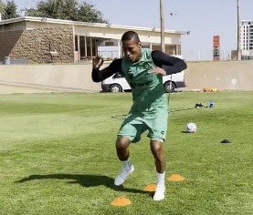 El peruano Pedro Aquino durante el entrenamiento de ayer en las canchas
alternas del Territorio Santos Modelo (ESPECIAL)