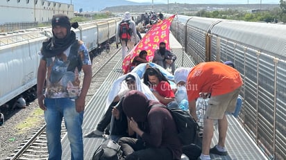 Los migrantes, en su mayoría venezolanos, denunciaron que son víctimas de abusos. (Foto: SERGIO A. RODRÍGUEZ / EL SIGLO COAHUILA)