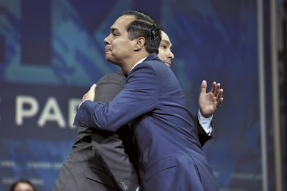 El congresista Joaquín Castro y su hermano el exalcalde
de San Antonio y candidato presidencial Julián Castro. Imagen: Flickr/ Gage Skidmore
