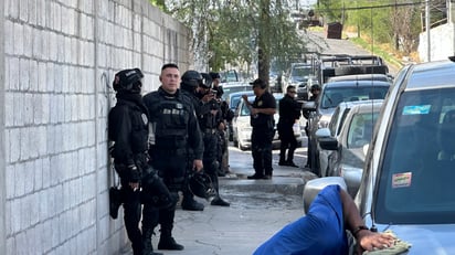 El lugar ya estaba custodiado por cientos de policías. (Foto: SERGIO A. RODRÍGUEZ / EL SIGLO COAHUILA)