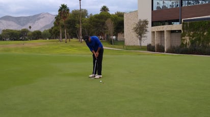 El gomezpalatino Beto Castellanos hizo par en el hoyo 9, para terminar con un total de 73 y estar en la pelea por los primeras lugares en Campeonato.
