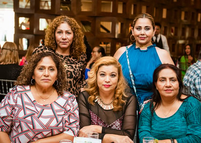 Lucy Zamora, Mary Zamora, Oly López, Bertha Aguilar y Mary Cruz Magallanes.