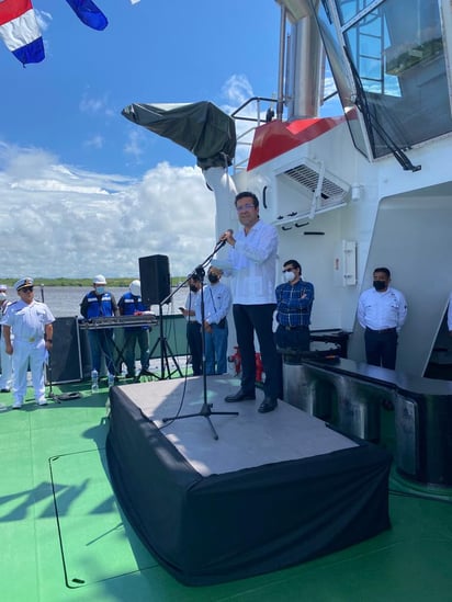 El barco, construido en Vietnam, se ha unido a la flota de los cinco remolcadores que hay en Coatzacoalcos. (CORTESÍA)