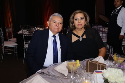 José Antonio Vázquez y Gloria Irene Ibarra (EL SIGLO DE TORREÓN/ENRIQUE CASTRUITA)
