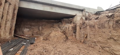 FALTA DE PAGO:
Empresas constructoras de la región aseguran que esta obra del desnivel y otras obras han tardado por la falta de pago por parte del Gobierno de Durango. 