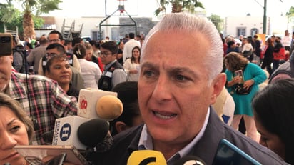 El alcalde Román Cepeda dijo que se busca apoyar a quienes tienen rezago. (FERNANDO COMPEÁN) 