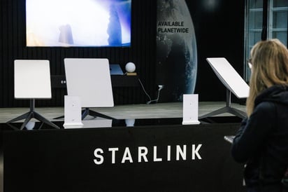 Starlink es el proyecto de Elon Musk que busca brindar conectividad de Internet a nivel global utilizando satélites en órbita baja.