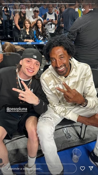 Scottie Pippen compartió una foto junto a Peso Pluma en sus historias de Instagram después de encontrarse en el partido de la NBA en México