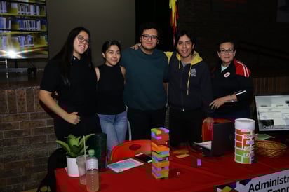 Ana Paula Carbajal, Andrea, Mariano Flores, Brandon Franco y Paty de la Garza.