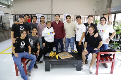 Estudiantes de las diversas carreras de la UIA realizaron presentaciones de talleres durante la Casa Abierta.