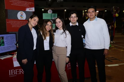Renata, Valeria, Eugenia, Diego y Guillermo.