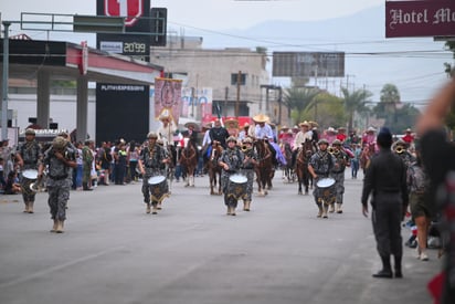 Dentro de los festejos, se contará con el tradicional desfile por las calles del centro de la ciudad.