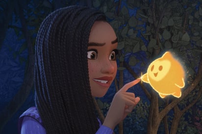 Fotograma cedido por Disney que muestra a Asha y a Star, personajes de la película Wish. EFE
