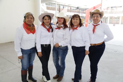 Mayela, Luz María, Nancy, Carmen y Carmelita.